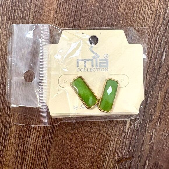 Mia Collection Green & Gold Rectangle Studded Earrings Fashion Jewelry - Picture 1 of 2